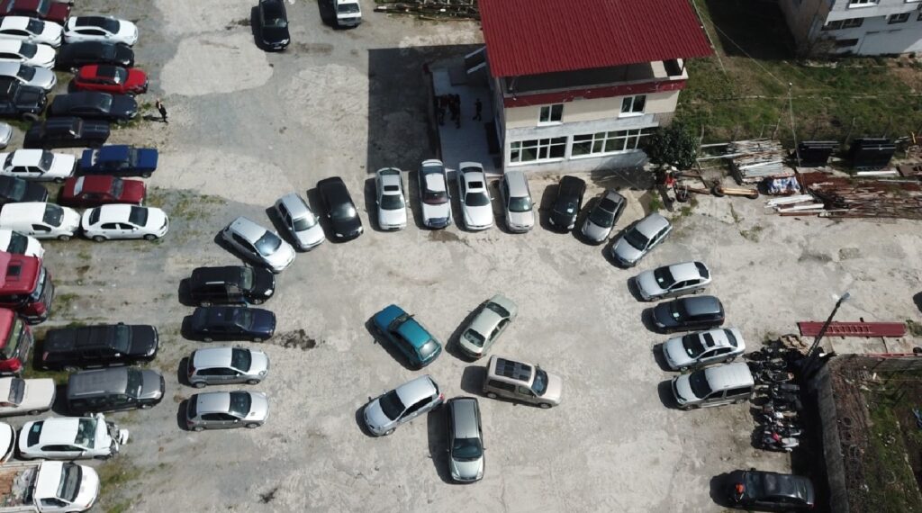 Araç almayı planlayanları dolandıracaklardı… 30 gözaltı