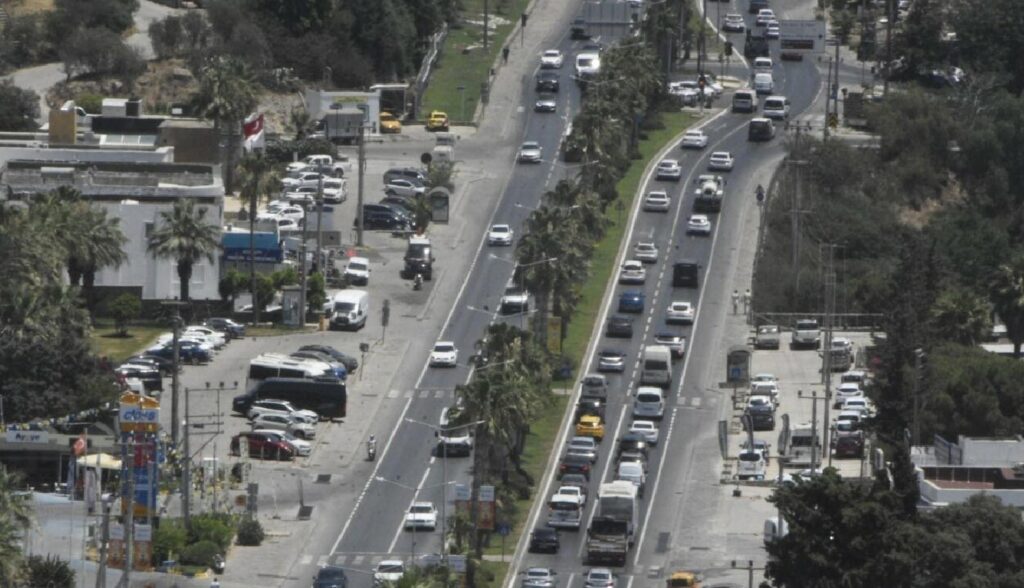 Bayram tatili dönüşü başladı… Binlerce araç yoğunluk oluşturdu