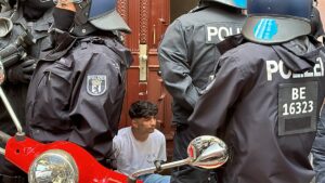 Berlin’de eylemcilere müdahale: Çok sayıda gözaltı var