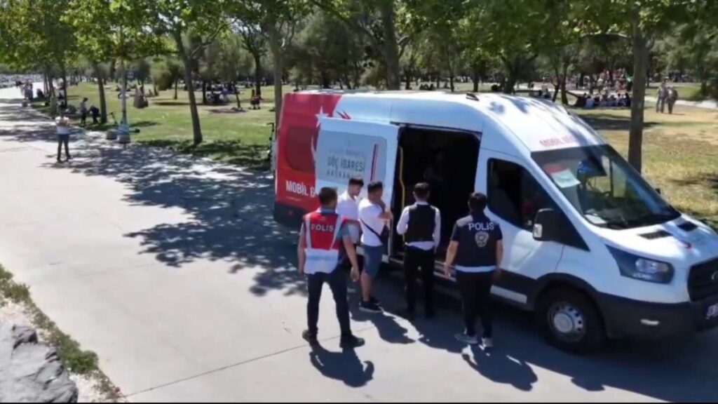 Bin 456 düzensiz göçmen yakalandı