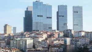 Ev sahipleri sahaya dönüyor