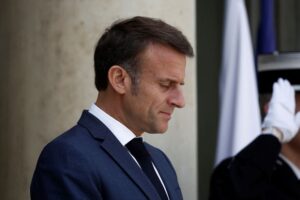 Fransa’da seçim heyecanı: Aşırı sağ zafere çok yakın