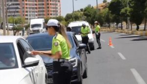 Geçtiğimiz  hafta yakalanan ‘çakarlı’ araç sayısı belli oldu