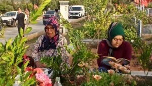 Hatay’da bayram arifesinde mezarlık ziyareti