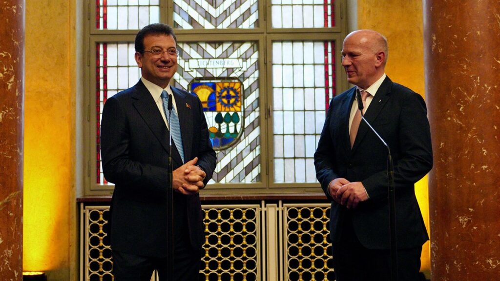 İmamoğlu: Bütün belediye başkanlarını bir arada toplamak istiyoruz