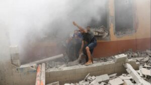 İsrail saldırmaya devam ediyor: Çocuk ve bebeklerin de olduğu 14 insan yaşamını yitirdi