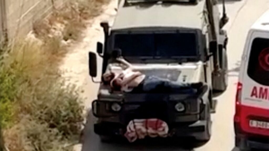 İsrail, yaralı Filistinliyi canlı kalkan yaptı