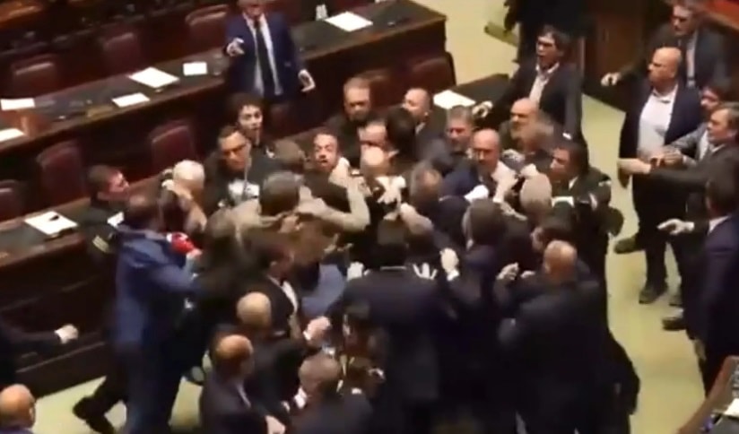 İtalya Meclisi’nden özerklik kavgası