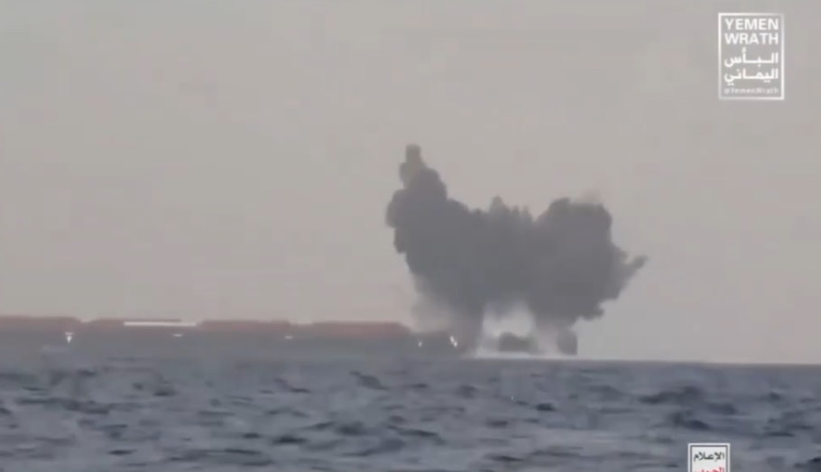 Kızıldeniz’de korkutan görüntüler: Husiler, Yunan gemisini böyle batırdı