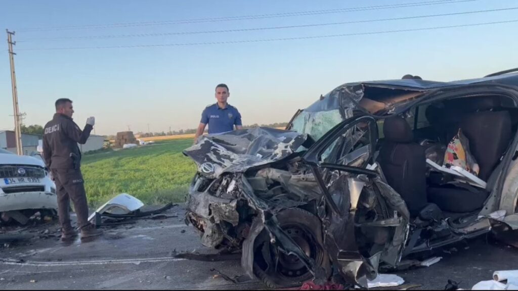 Konya’da feci kaza! Araçlar hurdaya döndü: 4 ölü