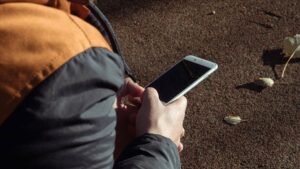 Los Angeles’ta okullara cep telefonu yasağı