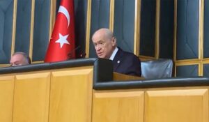 MHP grubunda dikkat çeken anlar! Bahçeli oturarak konuşuyor