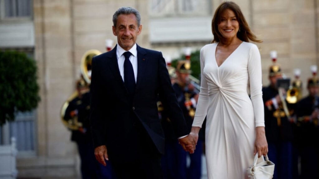 Macron’a bir eleştiri de Sarkozy’den geldi