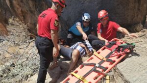 Manzara fotoğrafı çekerken uçuruma yuvarlandı