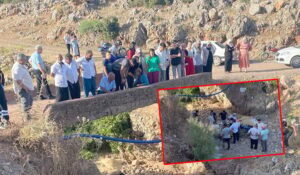 Motosikletli çift köprüden uçtu