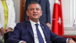 Özel, 16 genel başkanla bayramlaştı