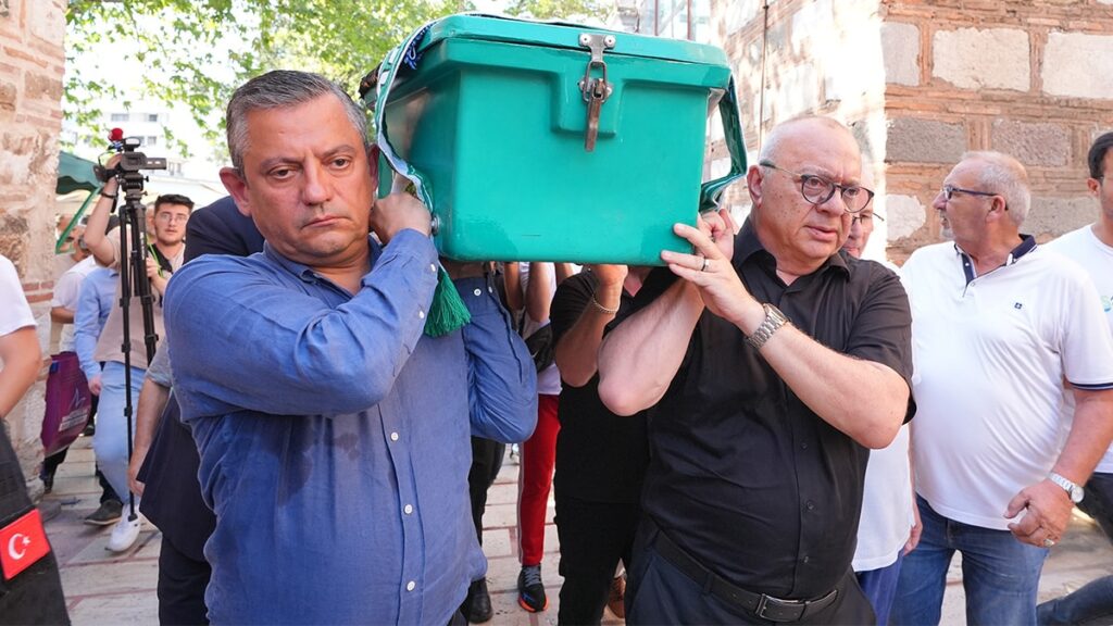 Özel, MHP’li ismin cenazesine katıldı