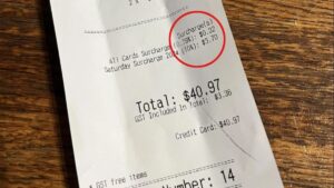 Restoran fişindeki detay şaşkına çevirdi: Hafta sonu için ekstra para aldılar