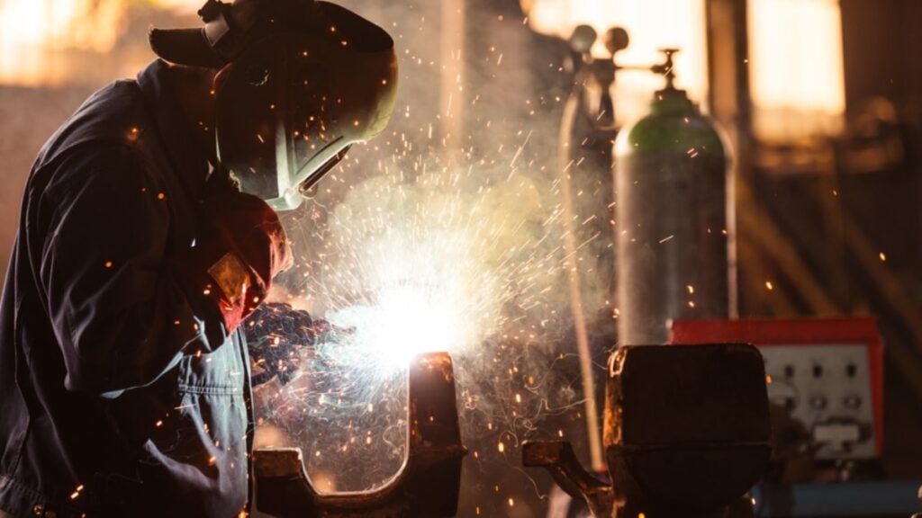 Sanayi devleri enflasyona yenildi