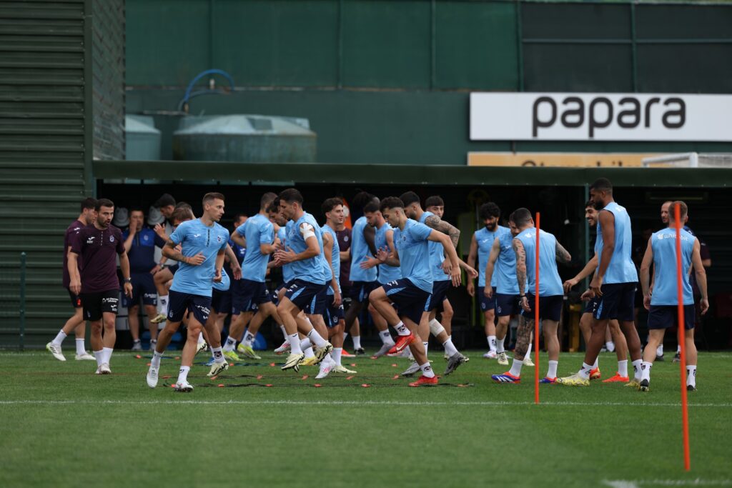 Trabzonspor’un yeni transferi ilk antrenmanlarına çıktı