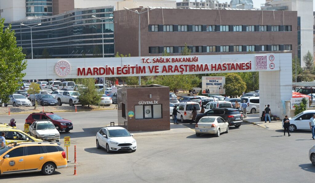 Üç yaşındaki Ensar otelin balkonundan düştü