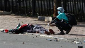 Vergi artışına halk tepki gösterdi, devlet başkanı geri adım attı