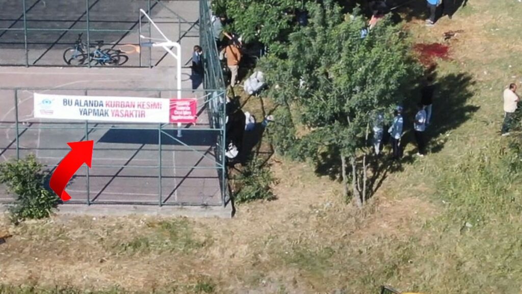 ‘Yasak’ pankartının altında kurban kestiler