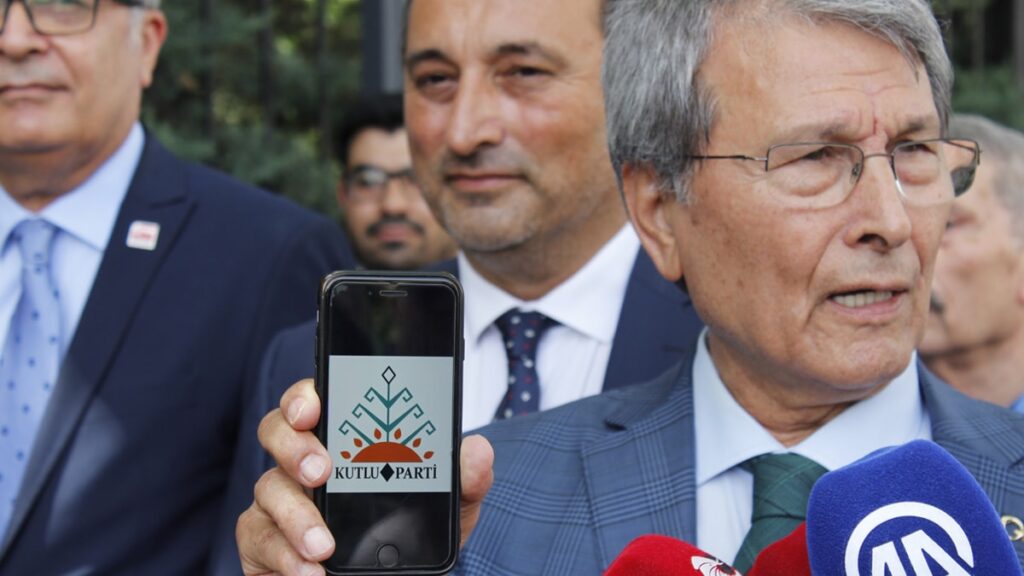 Yusuf Halaçoğlu, Kutlu Parti’yi kurdu