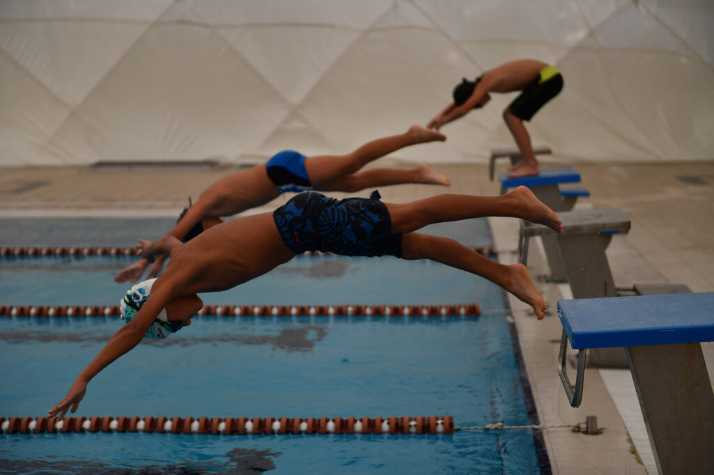 Çocuklar yaz tatilini yüzerek geçirecek