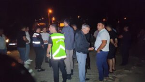 Zeytinlikte yangın çıktı, mahalle boşaltıldı