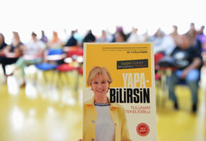 ‘Kadın Yazarıyla Buluşuyor’ projesinde ilk kitap dağıtıldı