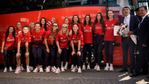 A Milli Kadın Voleybol Takımı’nın Paris yolculuğu başladı