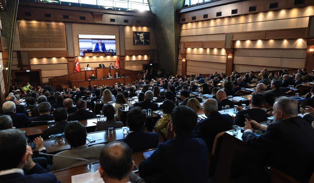 AKP’liler “zimmet çıkar” diyerek kararını değiştirdi