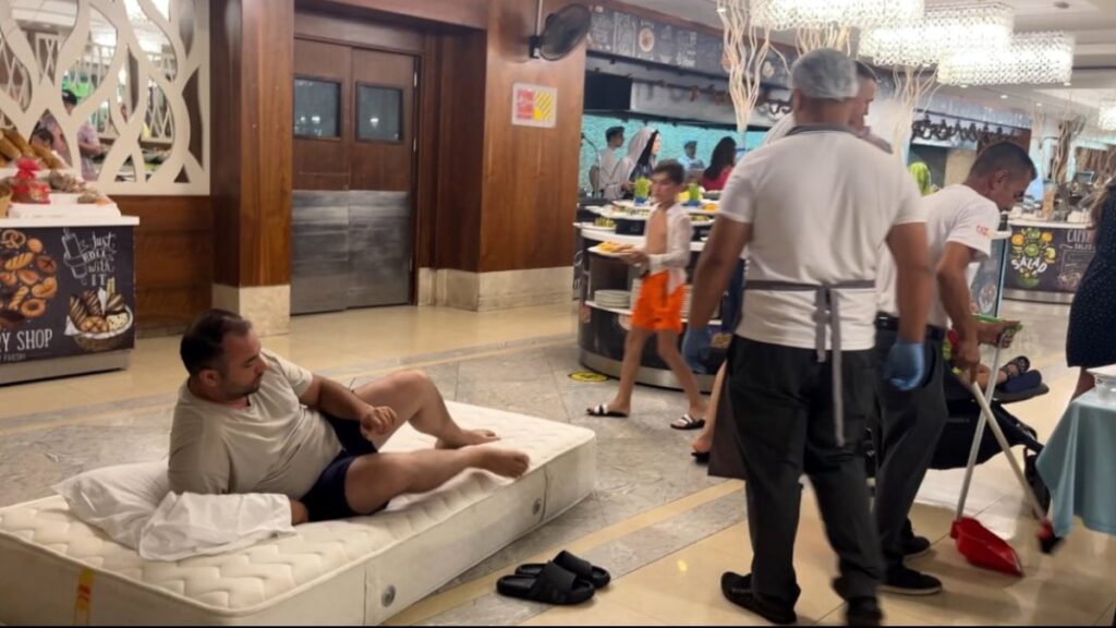 Antalya’da otel müşterisinden ilginç tepki! Görenler şaştı kaldı