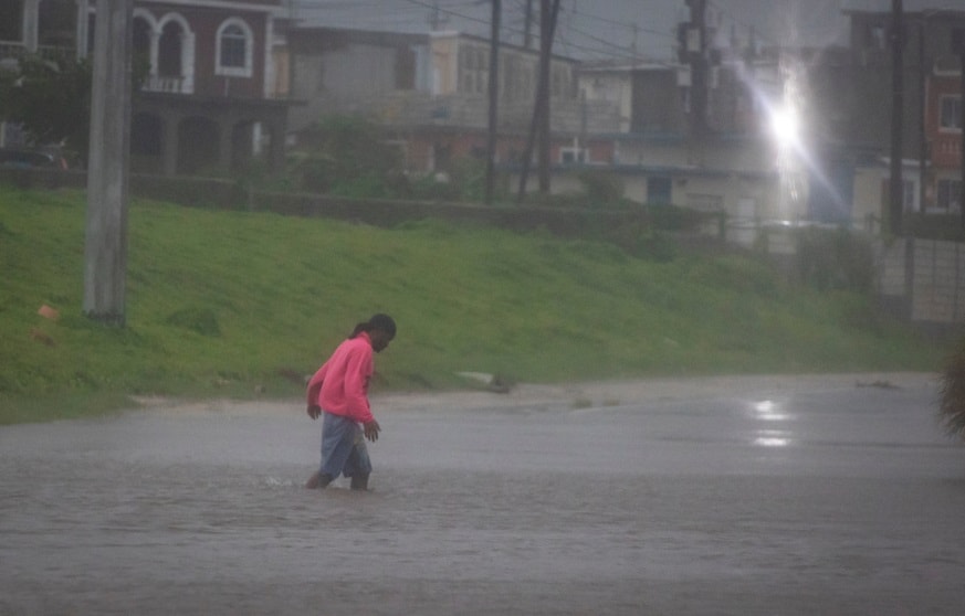 Beryl yıkıp geçiyor, ölü sayısı artıyor