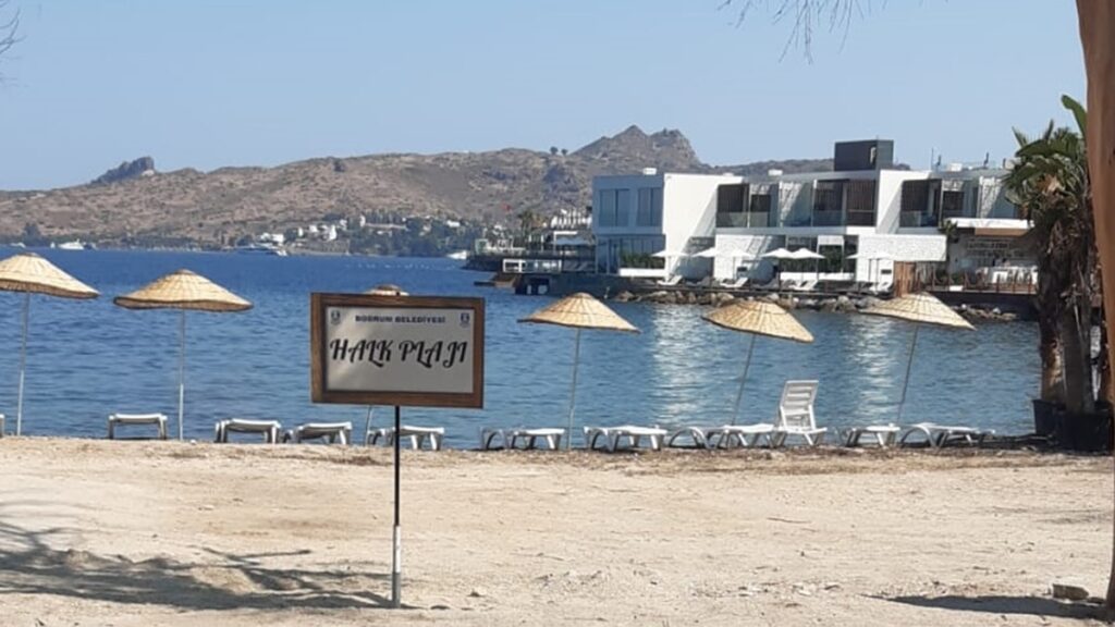Bodrum’da işletme ve marina arasındaki alan halk plajı oldu