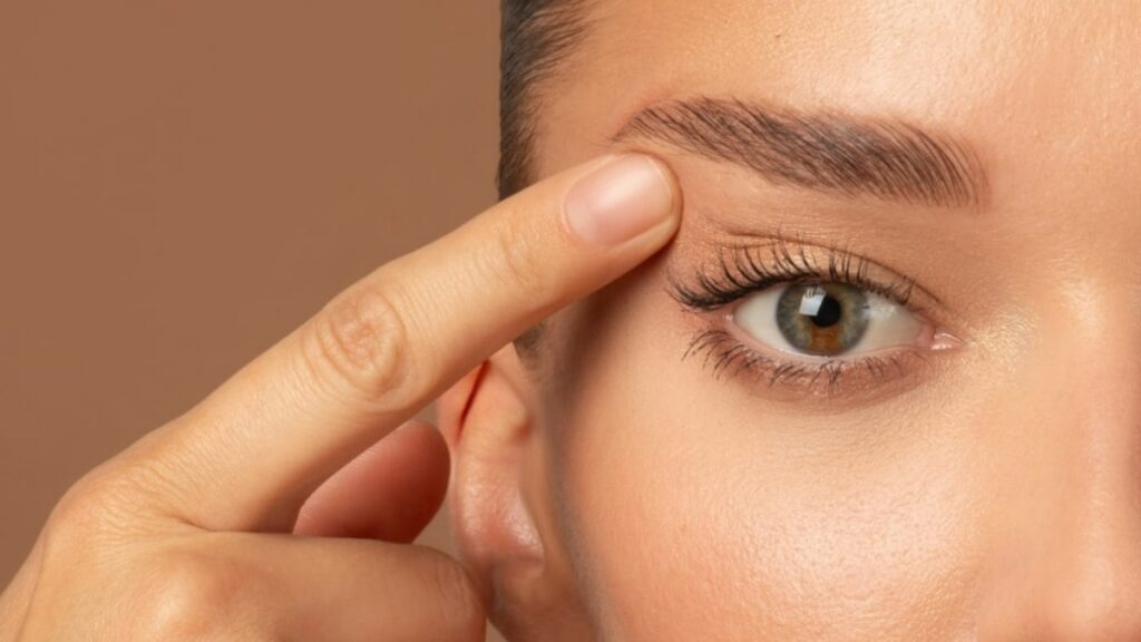 Daha genç görünen gözler için dört ipucu