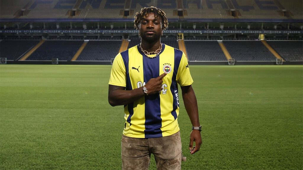 Fenerbahçe’nin yeni transferi Saint-Maximin’den Galatasaray ve Trabzonspor taraftarlarına yanıt!