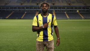 Fenerbahçe’nin yeni transferi Saint-Maximin’den Galatasaray ve Trabzonspor taraftarlarına yanıt!