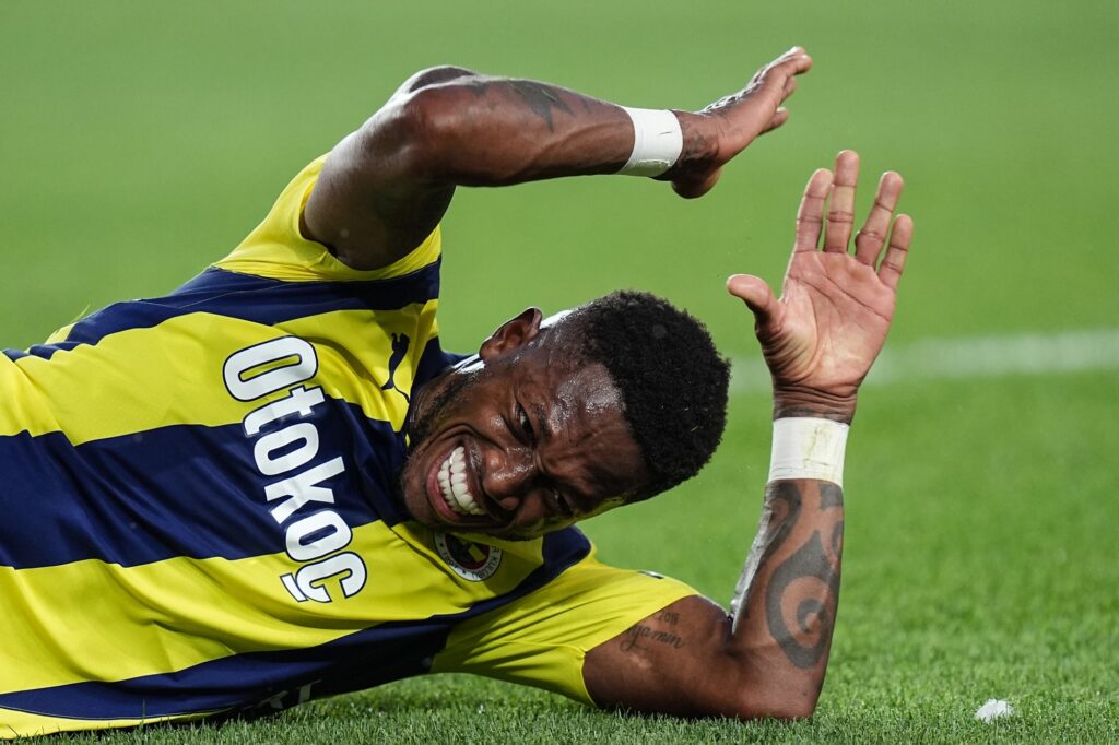 Fenerbahçe’ye Fred’den kötü haber