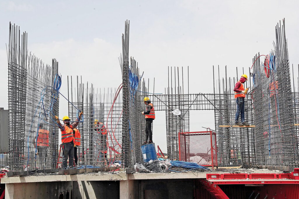 Hizmet, perakende ve inşaatta güven azaldı