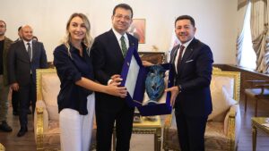 İmamoğlu’ndan iktidara: Gülerek izliyorum