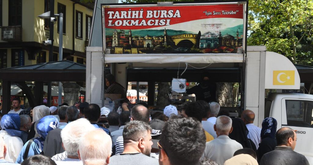 Osmangazi’de 15 Temmuz şehitleri için lokma ikramı