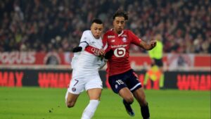 Manchester United’a 18’lik savunmacı