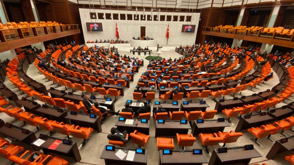 Meclis’e ziyaretçi yasağı