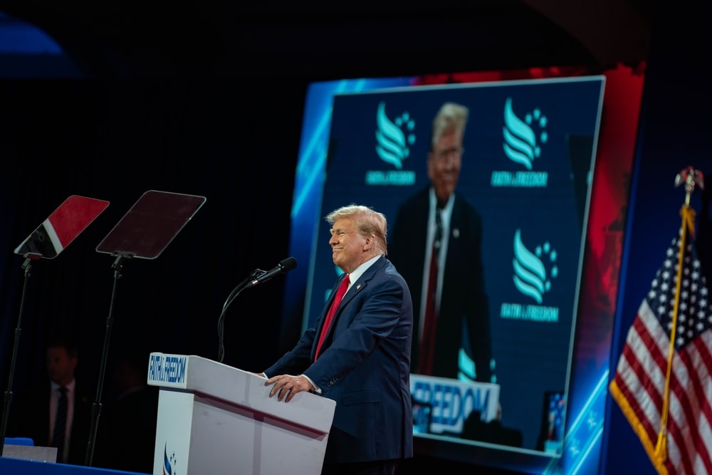 Trump: Fed seçim öncesi faiz indirmemeli