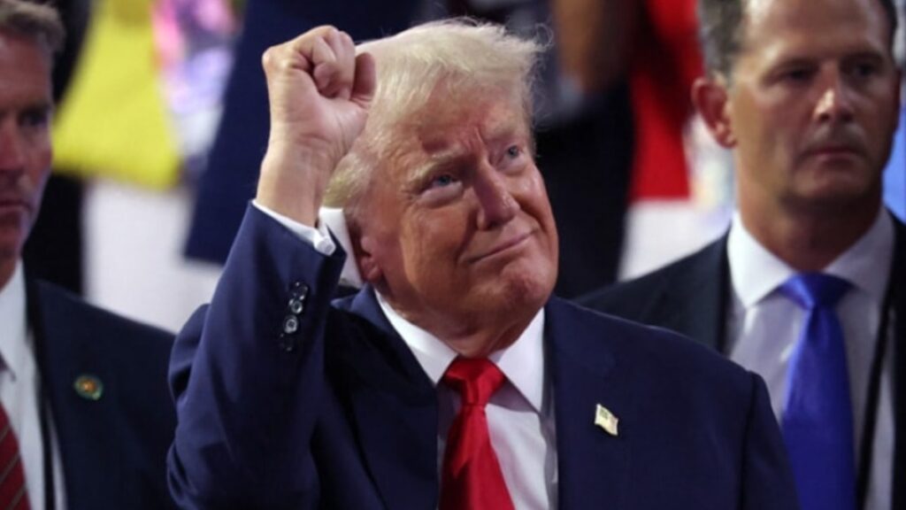 Trump yeniden sahnede