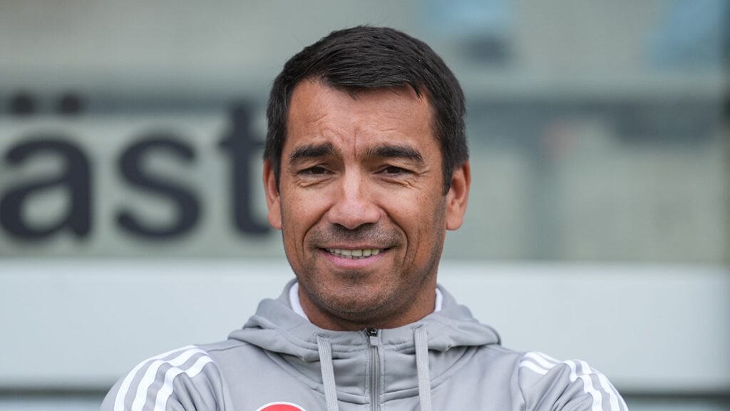 Van Bronckhorst’tan Mustafa Hekimoğlu ve Rafa Silva Yorumu