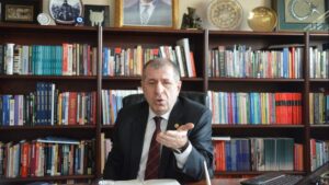 ‘Yakalım, yıkalım’ diyenler ya ajandır ya salak