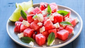 Yaz aylarında tok tutan salata tarifleri